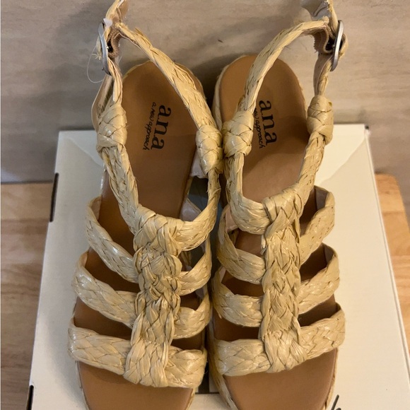 NIB-With Tags A.N.A. Merlin wedge sandals with a natural raffia upper - Picture 2 of 10